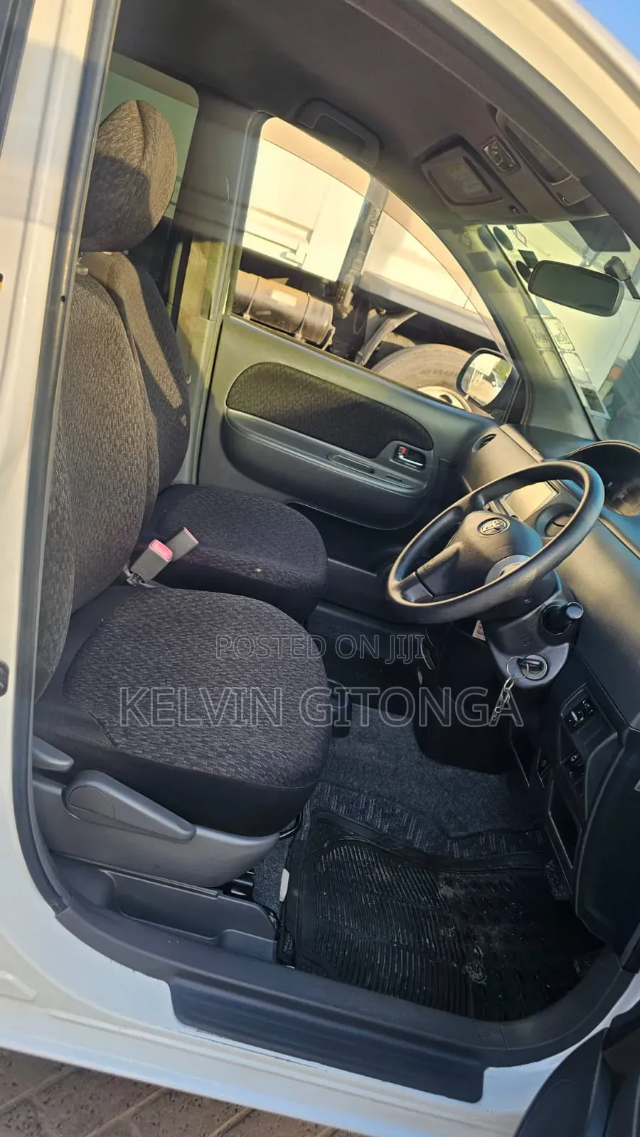 Toyota Sienta 2012 White