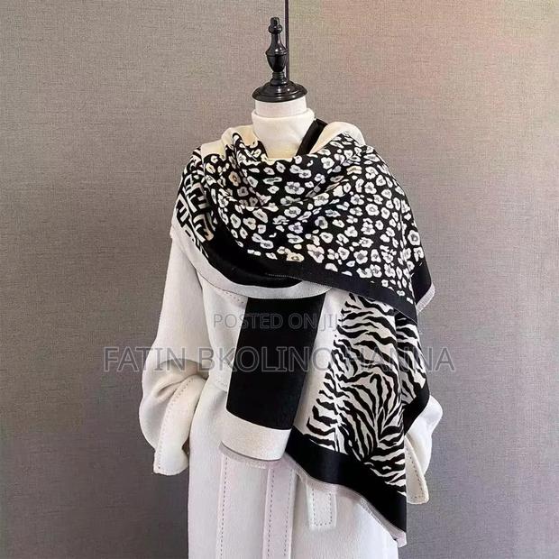 Black White Shawls - main view