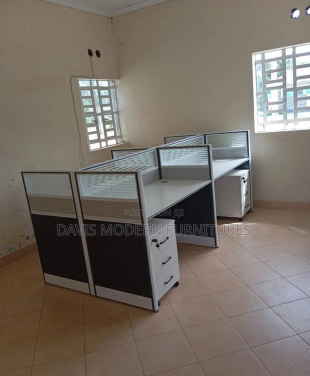 4-Seater Modern Office Workstation Cubicles With Lockable Drawers