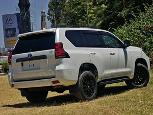 Toyota Land Cruiser Prado 2.8 2021 White