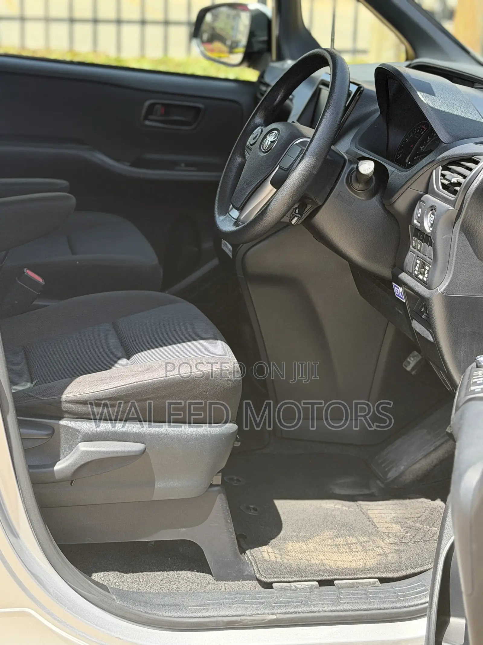 Toyota Voxy 2019 Silver