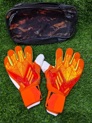 Predator Gloves With Straps