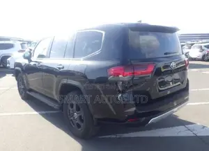 Toyota Land Cruiser LC300 2023 Black