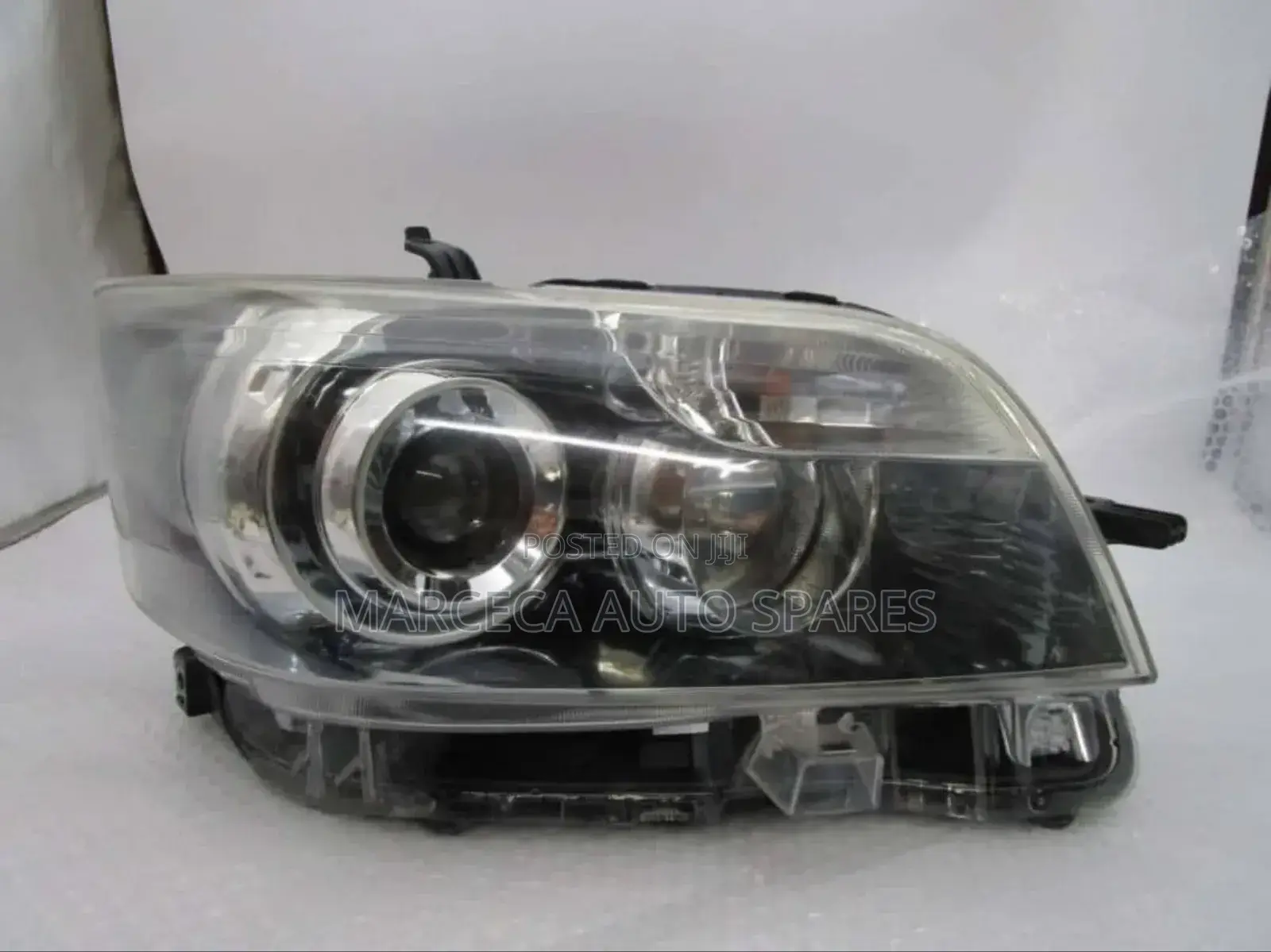 Headlight Toyota Rumunion Xenon