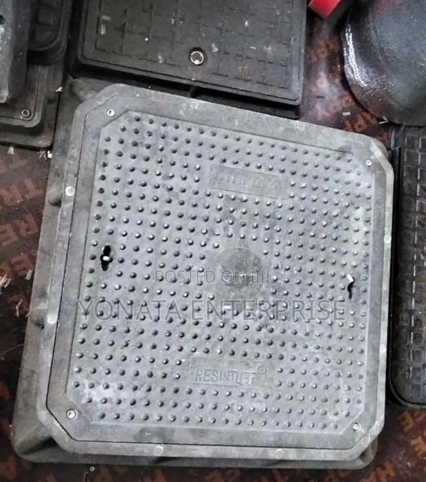 D400- Lockable Heavy Duty Manhole Cover-600x600