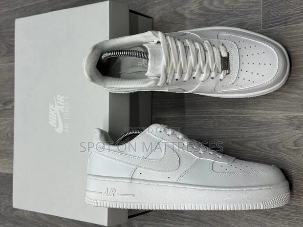 Airforce 1
Sizes 40 - 45. Free Delivery Within Nairobi County. - thumbnail 2