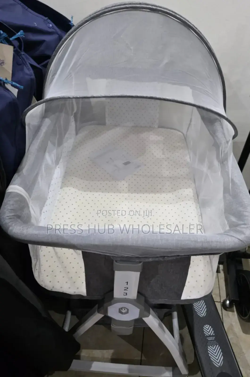 Baby Co-Sleeper Bed ! 