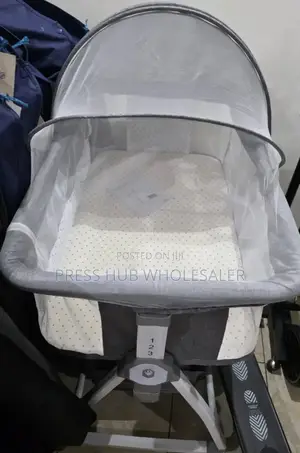 Baby Co-Sleeper Bed ! 