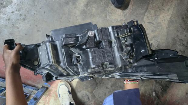 Lexus 570 Headlight - main view