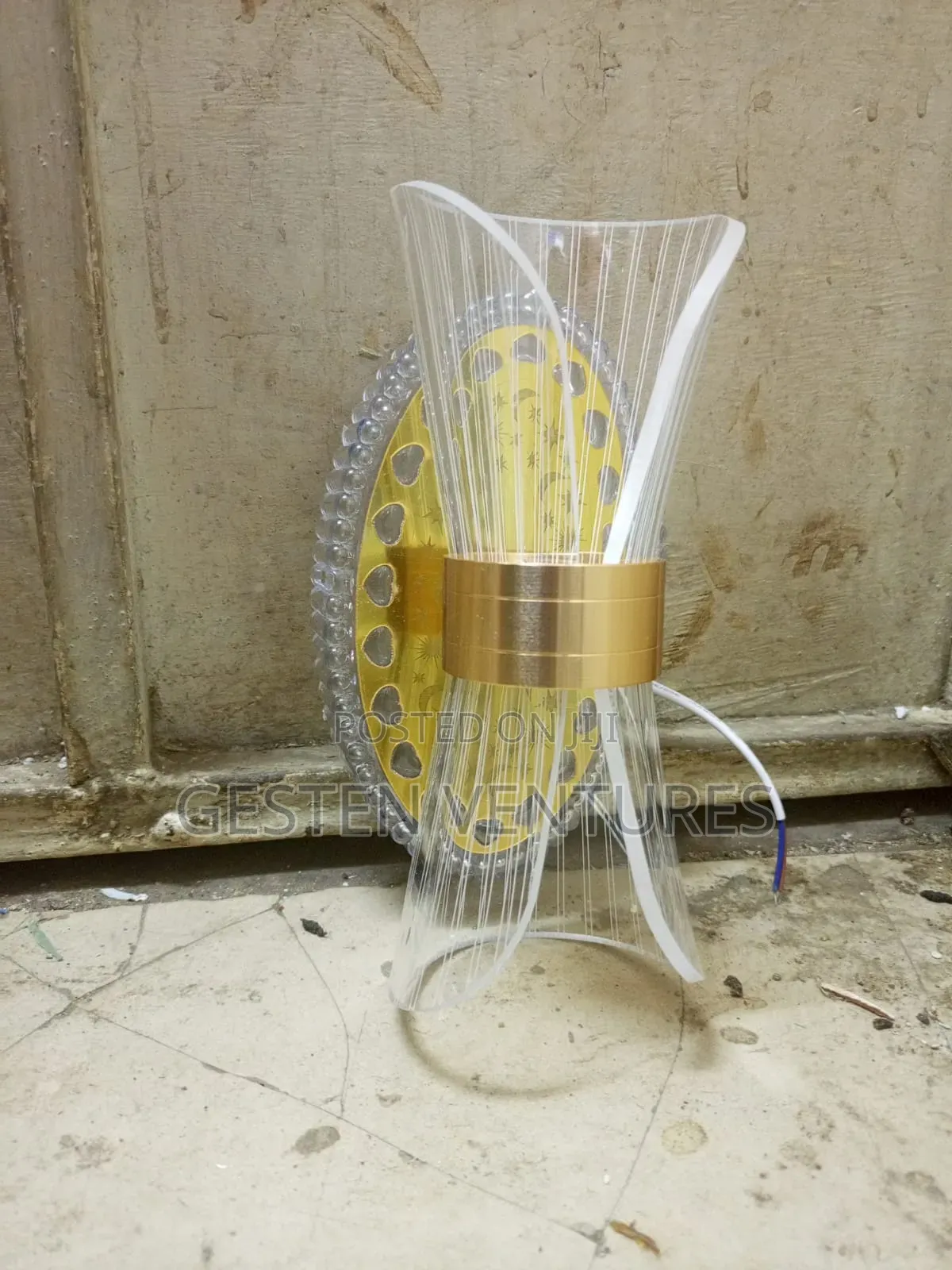 Modern 3 Colour Hourglass-Shaped Acrylic Led Wall Bracket Light