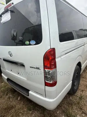 Toyota HiAce 2018 White