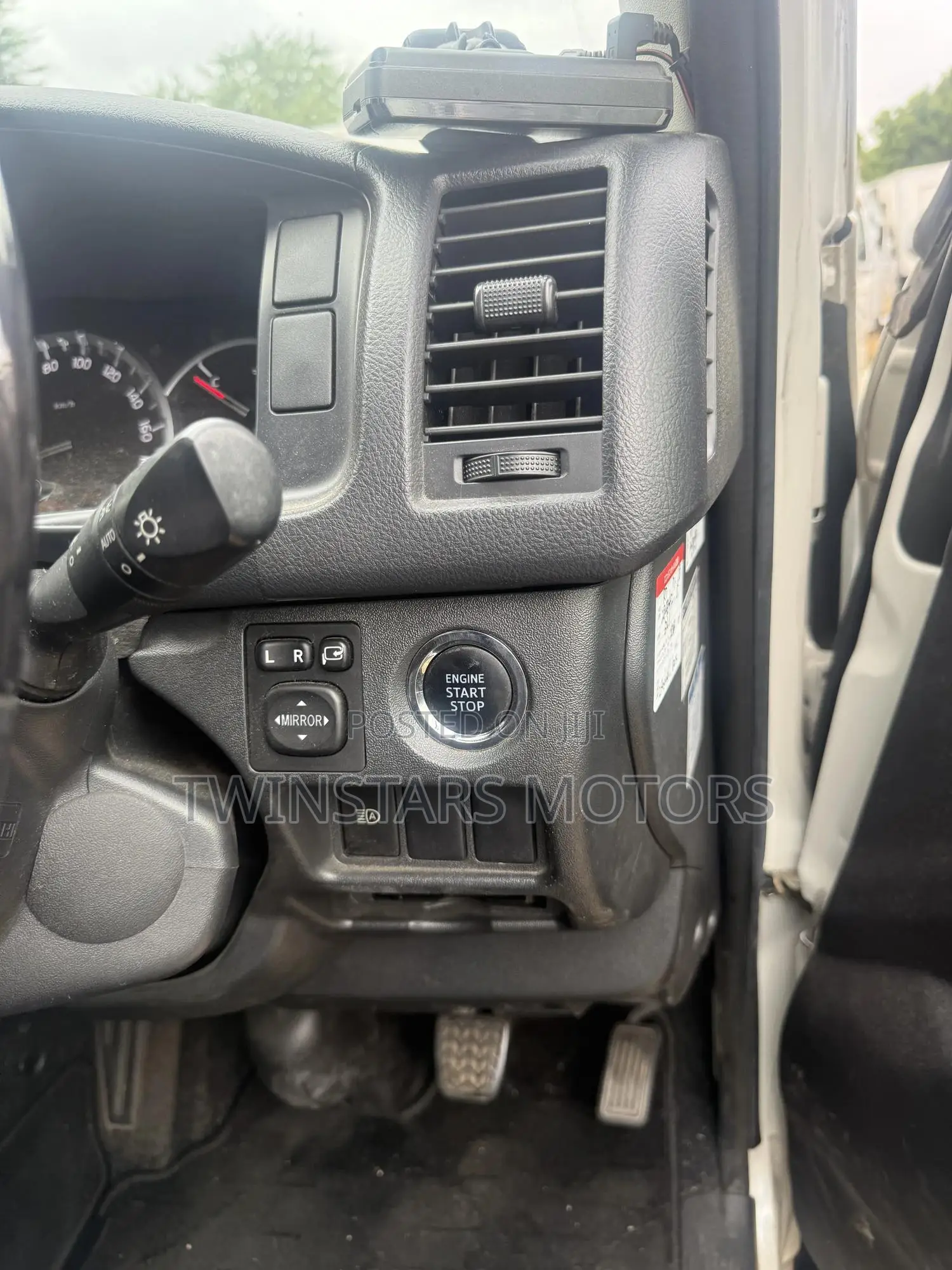 Toyota HiAce 2018 White