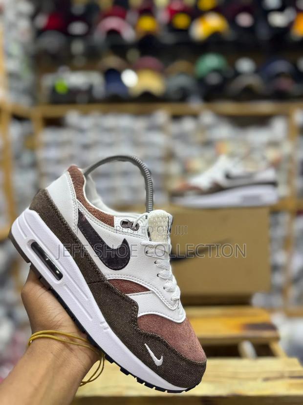 Travis Scott X Nike Air Max 1 Reverse Mocha - thumbnail 3