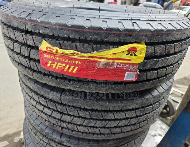 235/75r17.5 Sunfull Tyre