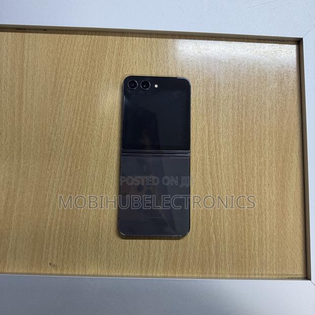 Samsung Galaxy Z Flip5 256 GB Black - thumbnail 3