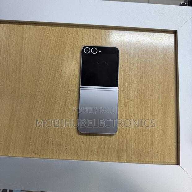 Samsung Galaxy Z Flip6 256 GB Gray - thumbnail 3