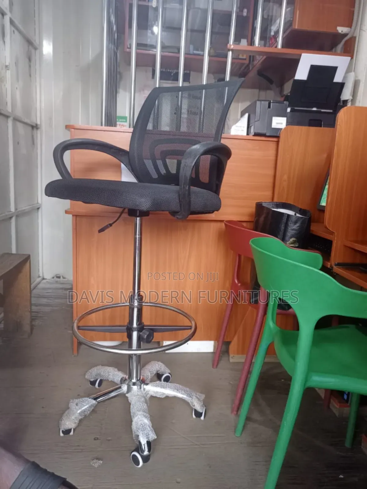 Adjustable Mesh Bar Stool Chair With Footrest Wheels – Black