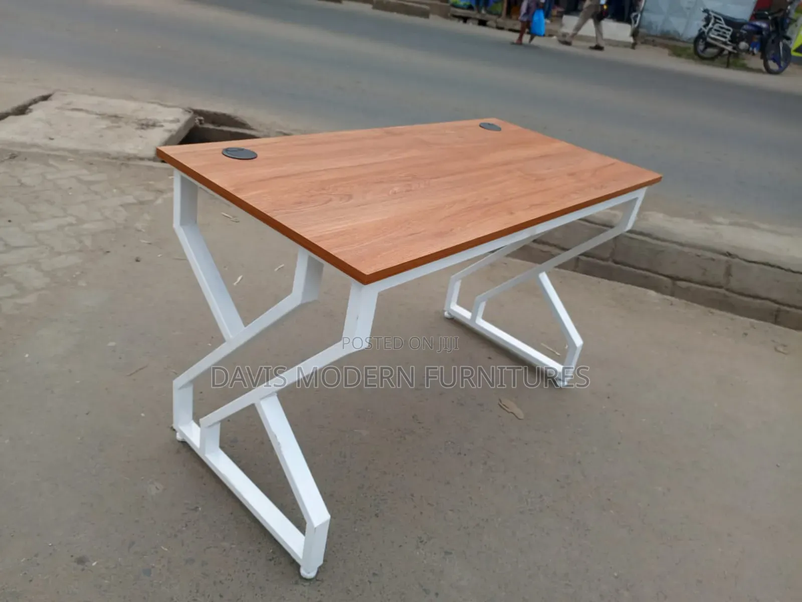 Modern Executive Office Desk With Cable Grommets