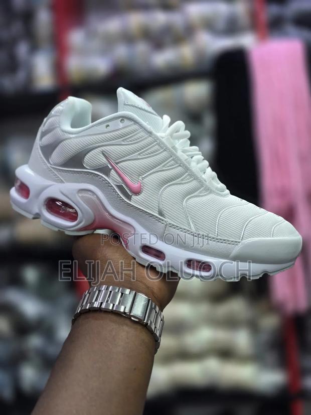 Nike Air Max Plus In A "Summit White/Pink Rise" - thumbnail 3