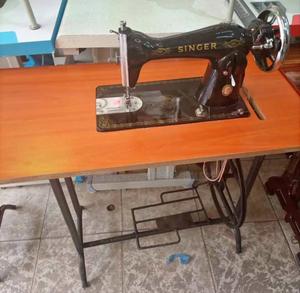 Singer Sewing Machine - thumbnail 2