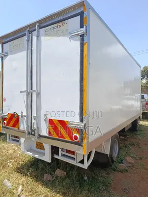 Mitsubishi Canter Local 2015 With Refrigerator
