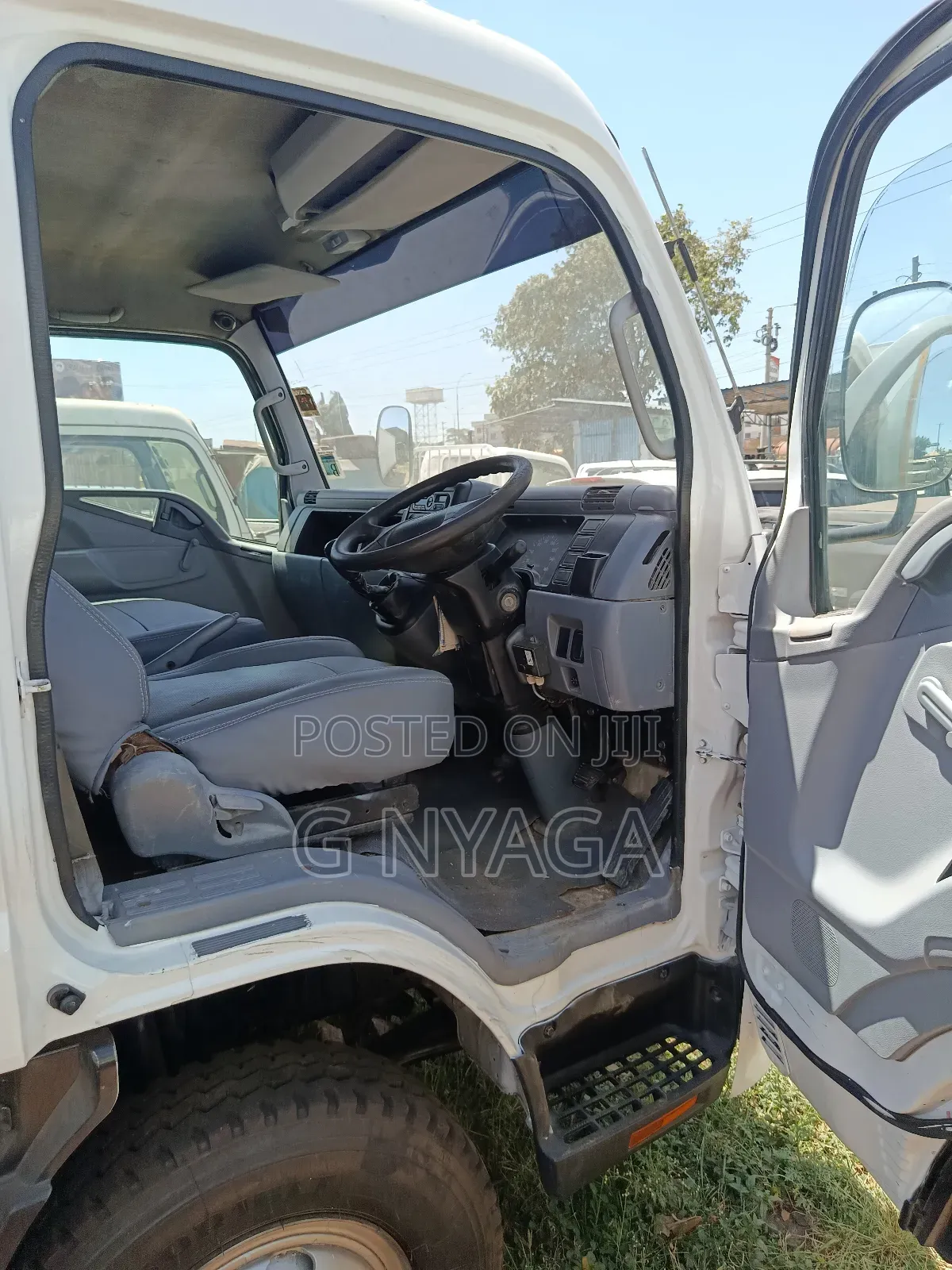 Mitsubishi Canter Local 2015 With Refrigerator