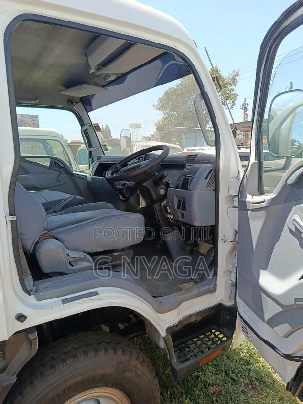 Mitsubishi Canter Local 2015 With Refrigerator - thumbnail 6