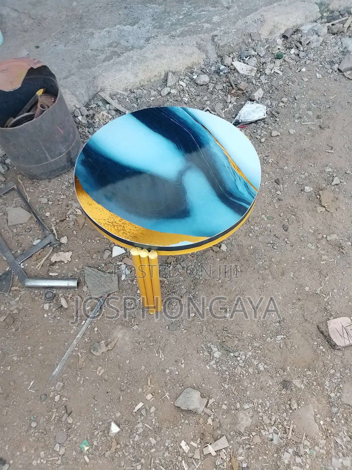 3 Pioed Leg Nesting Table for Sale