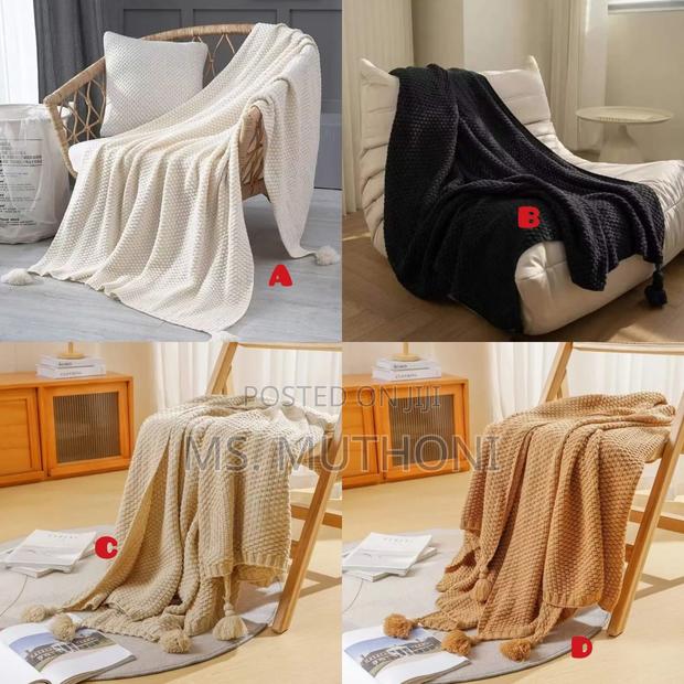 *High Quality Knitted Tassel Throw Blanket* - main view