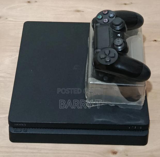 Playstation 4 - thumbnail 2