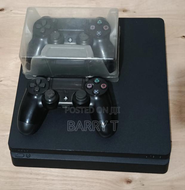 Playstation 4 - thumbnail 3