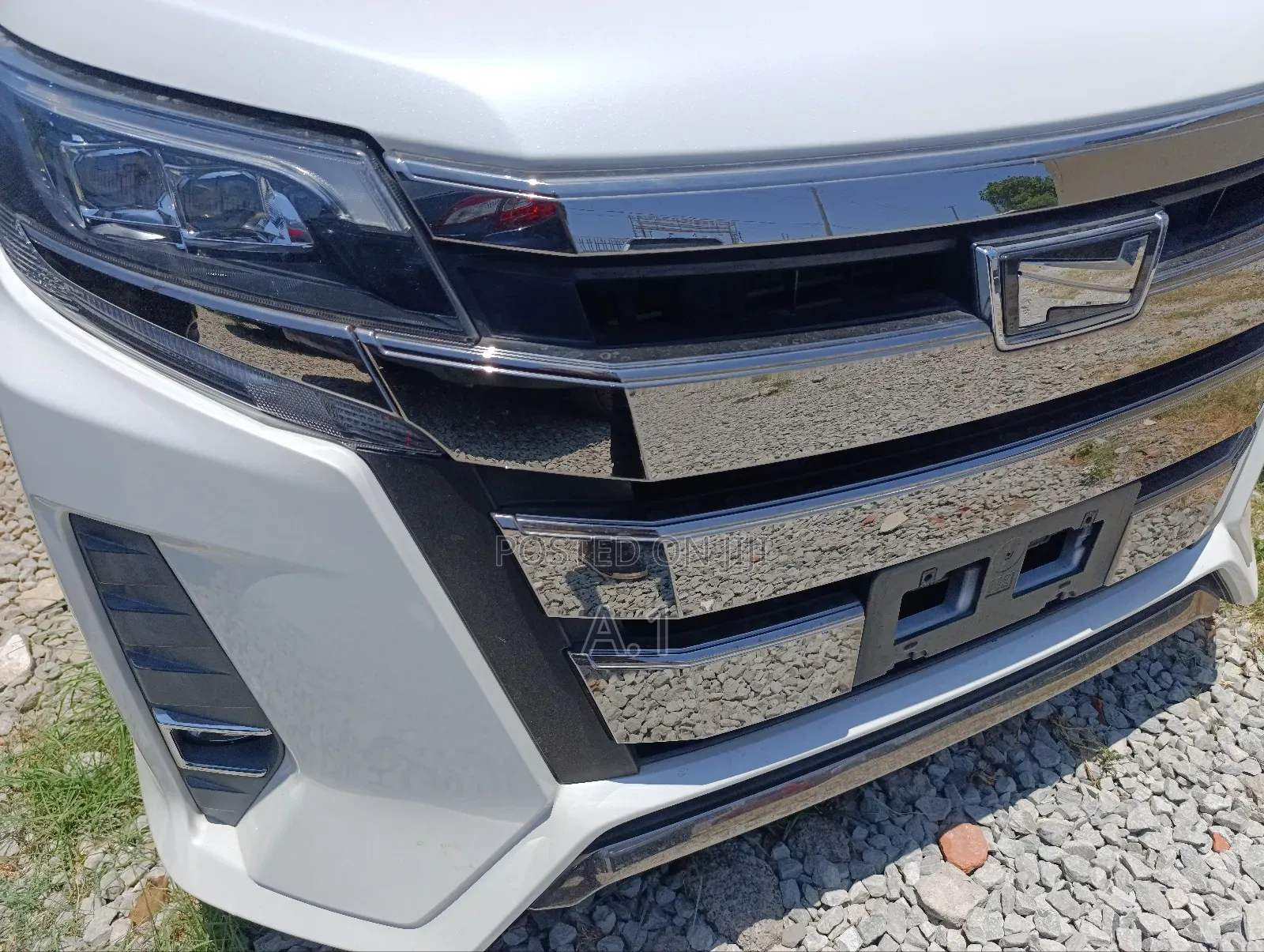 Toyota Noah 2.0 FWD (8 Seater) 2019 White