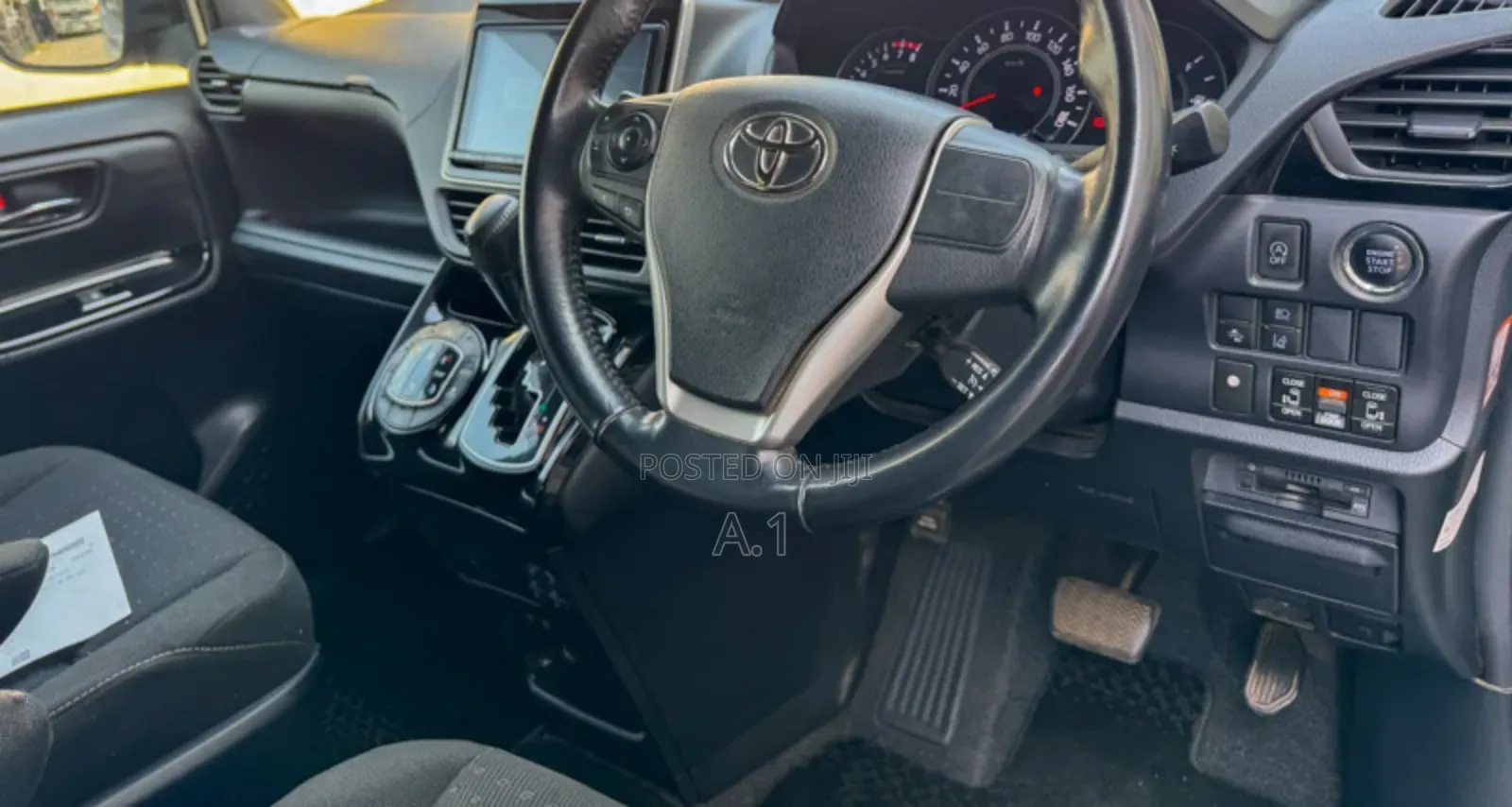 Toyota Noah 2.0 FWD (8 Seater) 2019 White