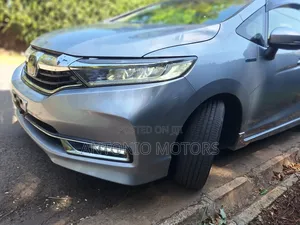 Honda Fit Shuttle 1.5 Hybrid 2WD 2019 Silver