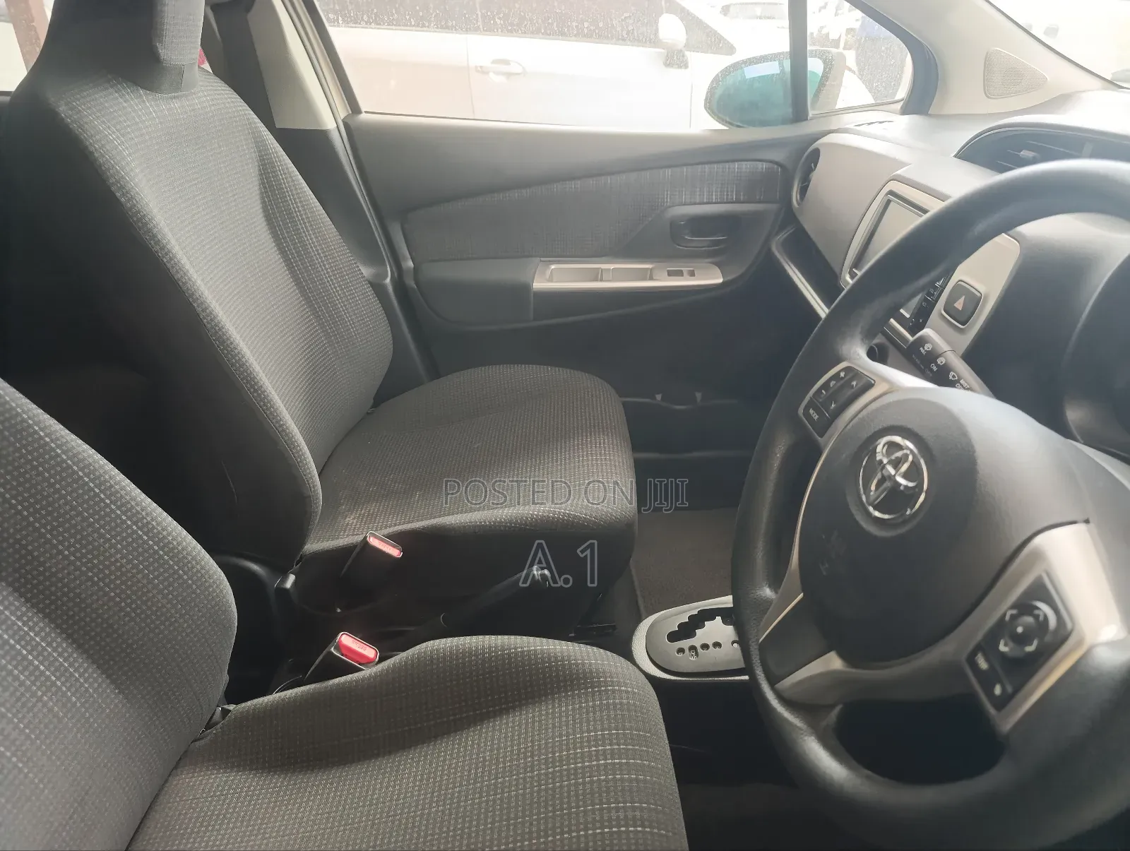 Toyota Vitz 1.0 FWD 5dr 2019 Gold