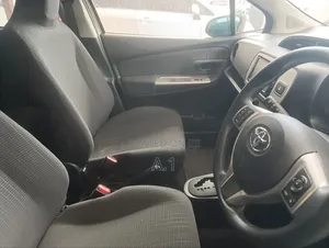 Toyota Vitz 1.0 FWD 5dr 2019 Gold