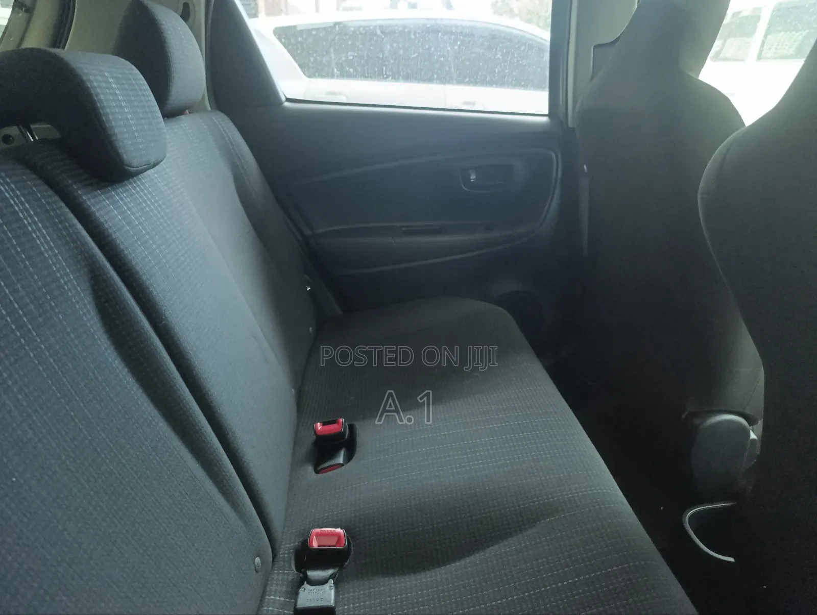 Toyota Vitz 1.0 FWD 5dr 2019 Gold