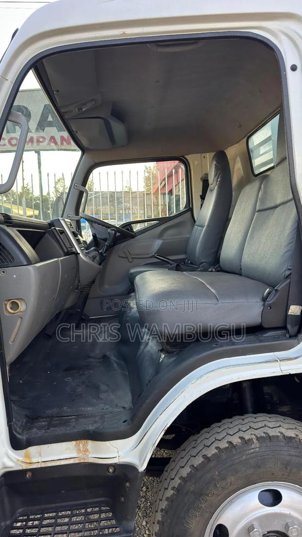 Mitsubishi Canter Fe84 2020 White - thumbnail 16