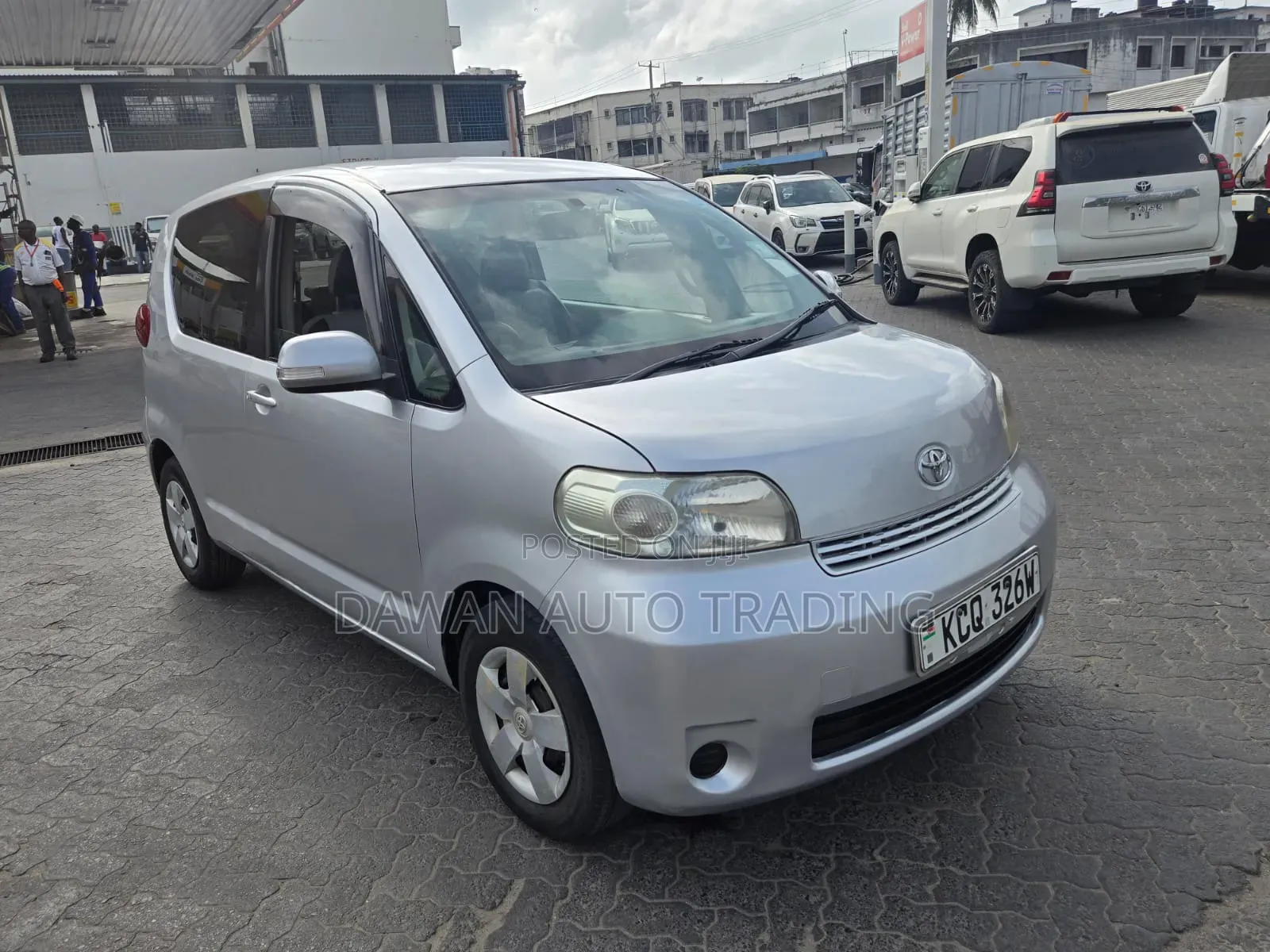 Toyota Porte 2012 Silver