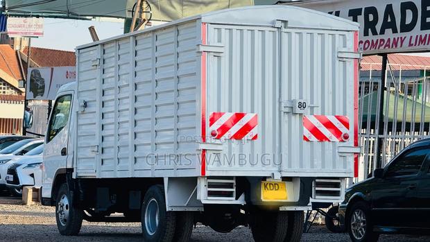 Mitsubishi Canter Fe84 2020 White - thumbnail 20