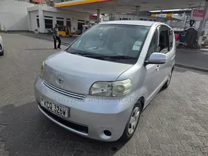 Toyota Porte 2012 Silver