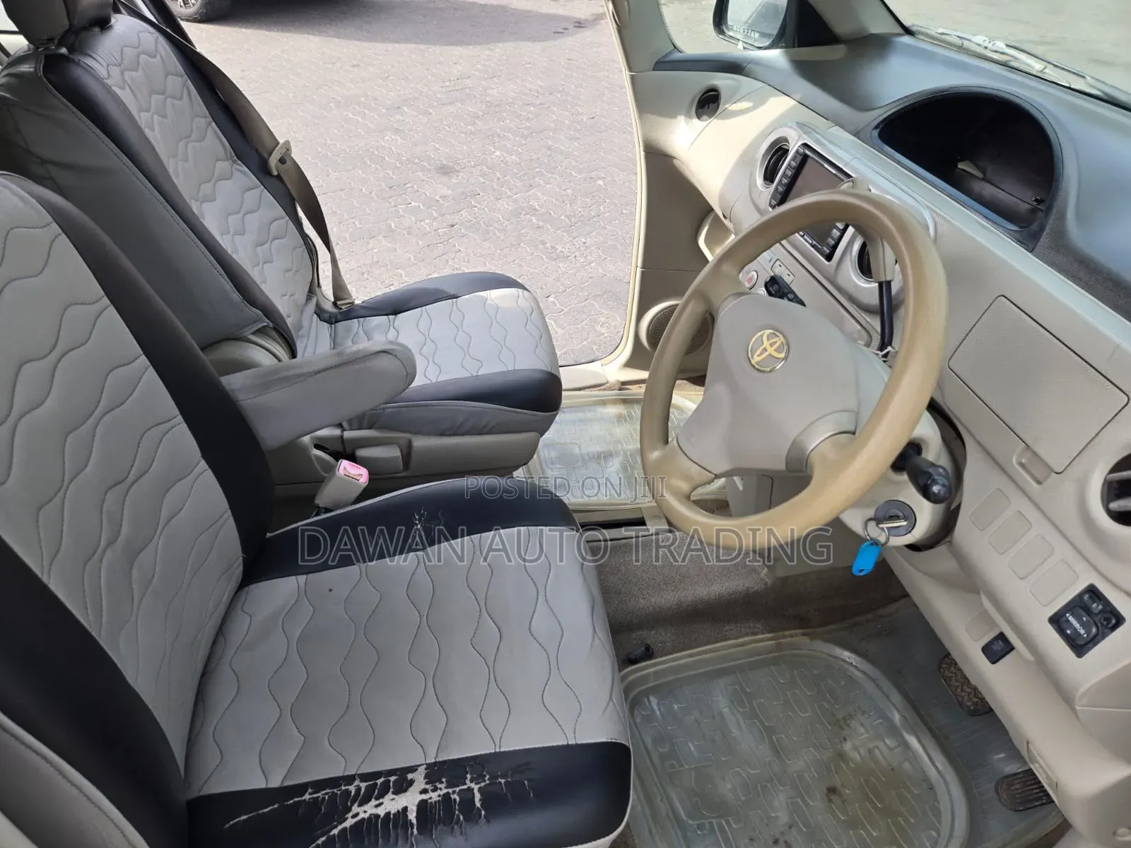 Toyota Porte 2012 Silver