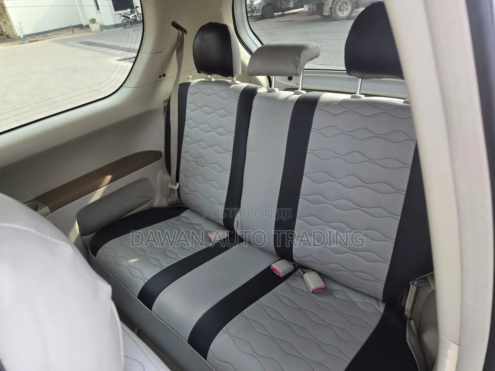 Toyota Porte 2012 Silver