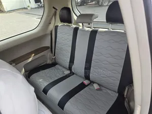 Toyota Porte 2012 Silver