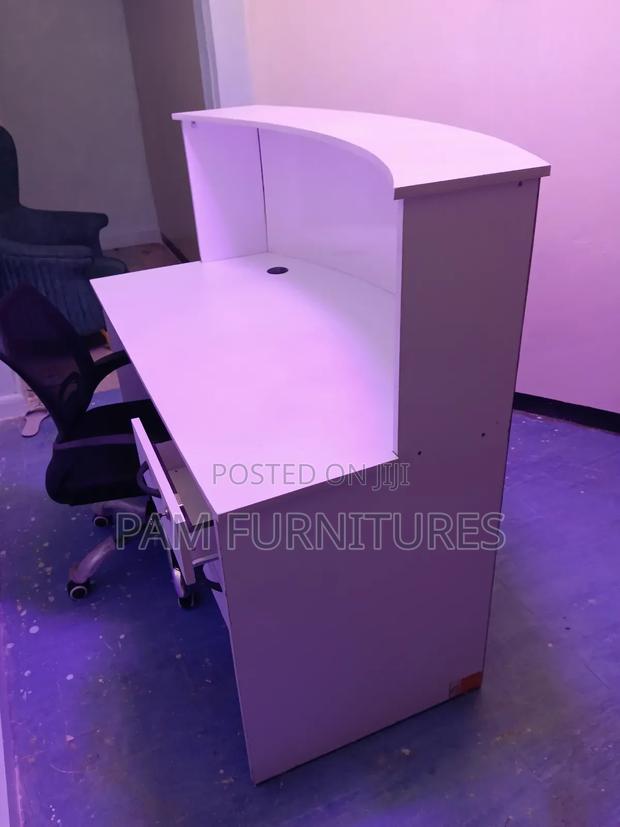 Modern Curved Reception Desk - thumbnail 3