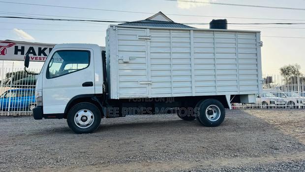 Mitsubishi Canter Fe84 2020 Local - thumbnail 4
