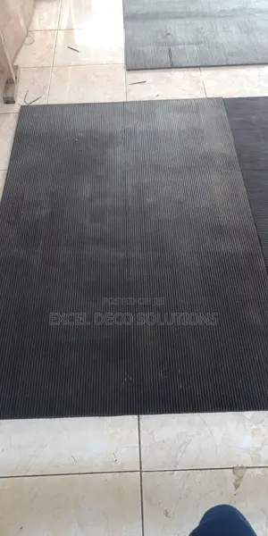 Ribbed Rubber Mat – Anti-Slip Safety Flooring