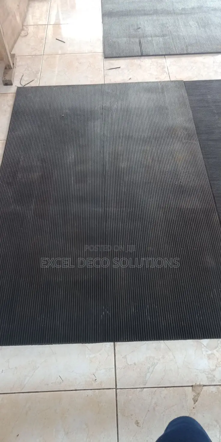 Ribbed Rubber Mat – Anti-Slip Safety Flooring