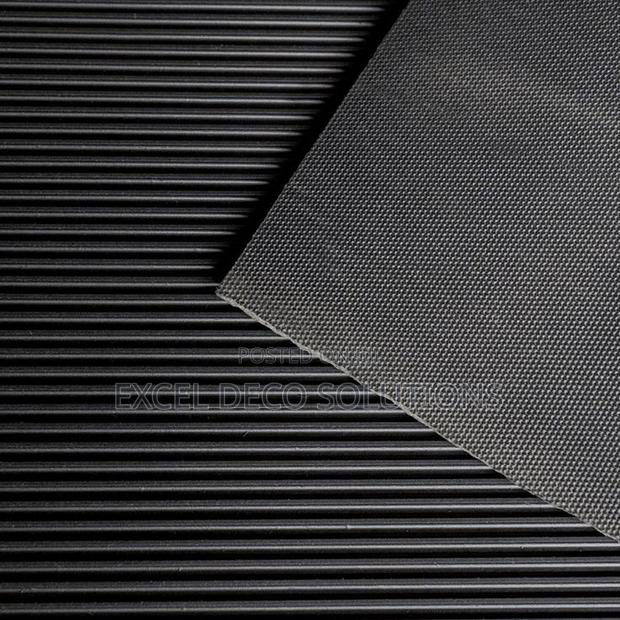 Ribbed Rubber Mat – Easy Maintenance Flooring