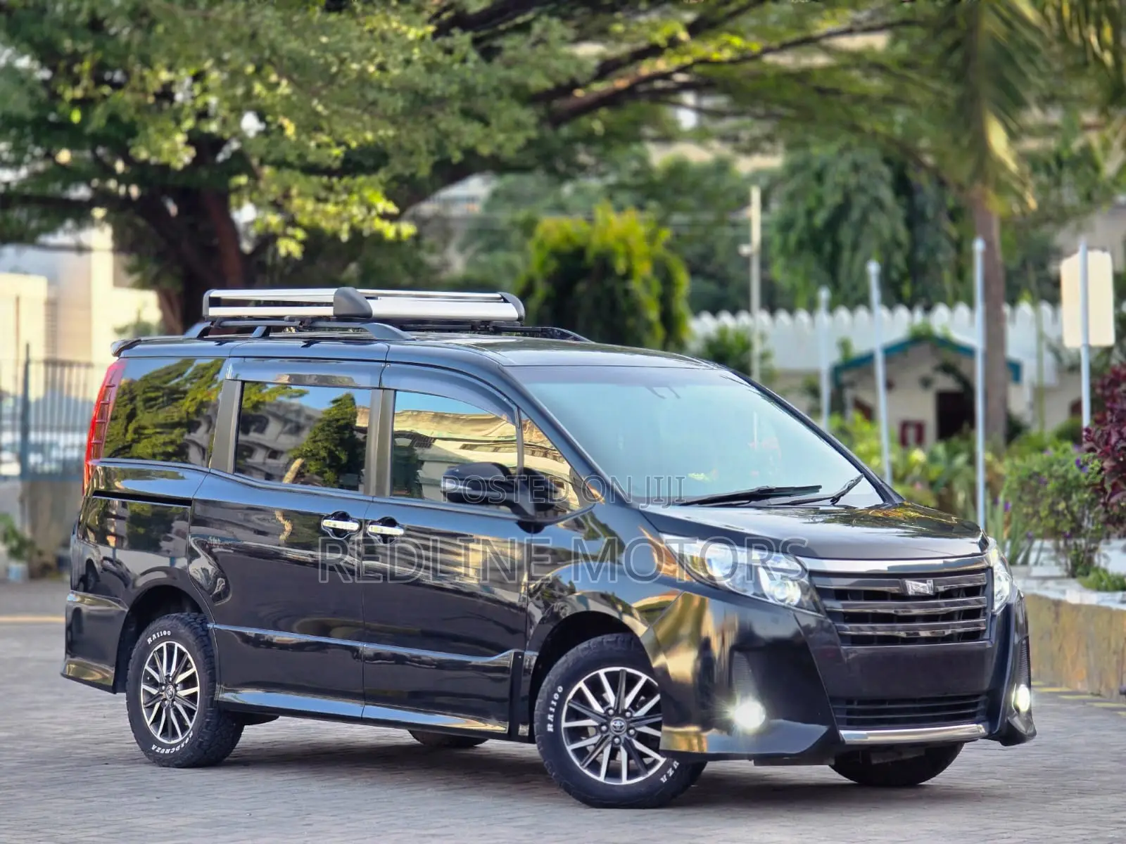 Toyota Noah 2.0 AWD (6 Seater) 2017 Black